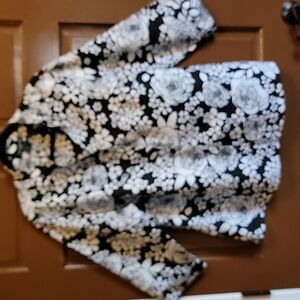 St. Tropez West-Linen blk/white floral print top 3/4 sleeves 1X.